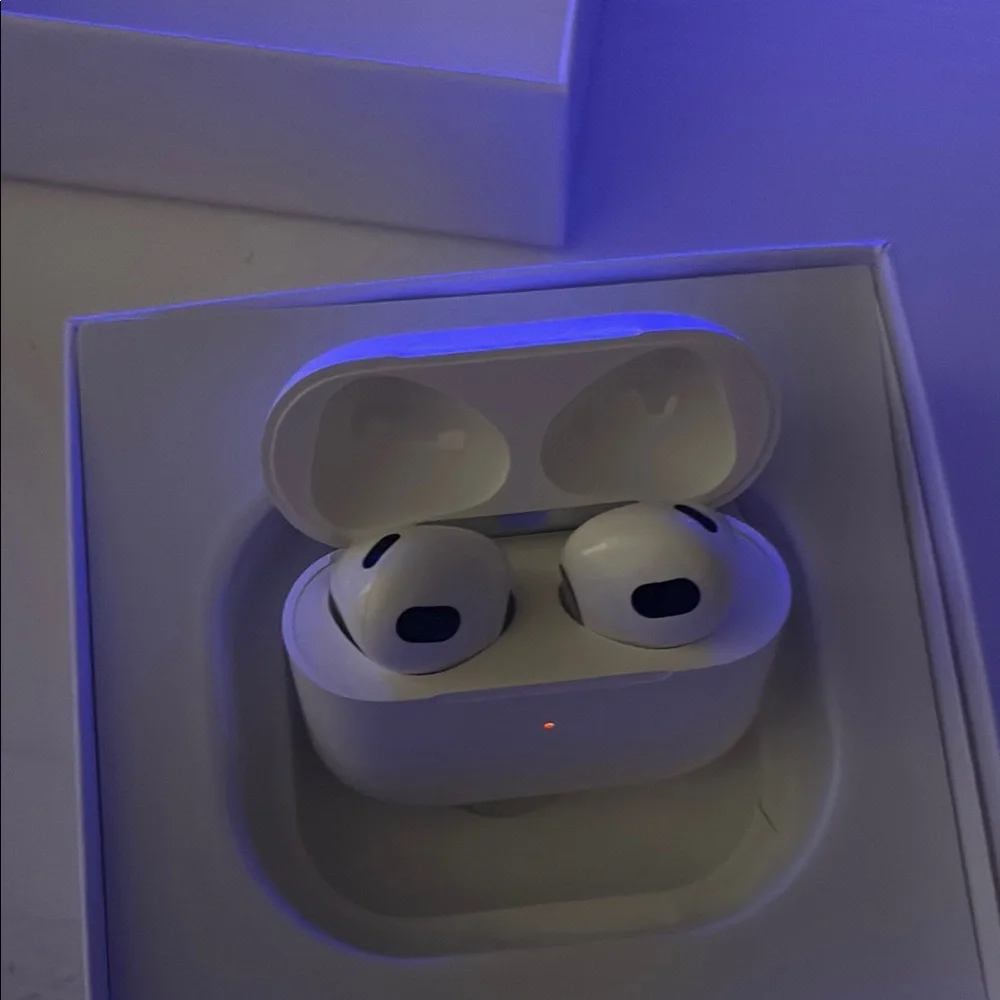 Apple AirPods with White Finish